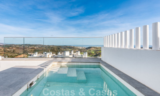 Move-in ready, spacious penthouse for sale with private pool and panoramic golf and sea views, adjacent to a golf club in Mijas, Costa del Sol 50519 