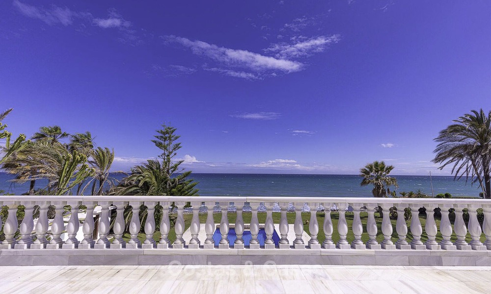 Stately, very luxurious sea front palace for sale, between Marbella en Estepona 13022