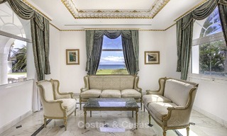 Stately, very luxurious sea front palace for sale, between Marbella en Estepona 13024 
