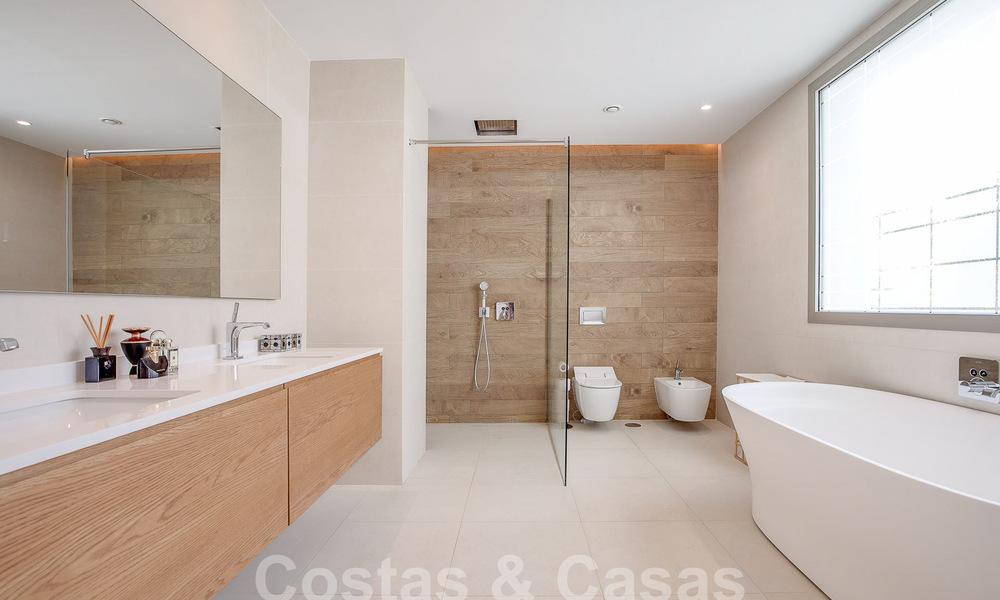 Move-in ready, modern luxury villa for sale within walking distance of the beach in a privileged area near Guadalmina Baja, Marbella - Estepona 53863