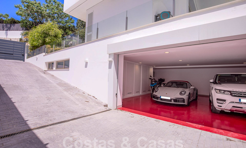Move-in ready, modern luxury villa for sale within walking distance of the beach in a privileged area near Guadalmina Baja, Marbella - Estepona 53875