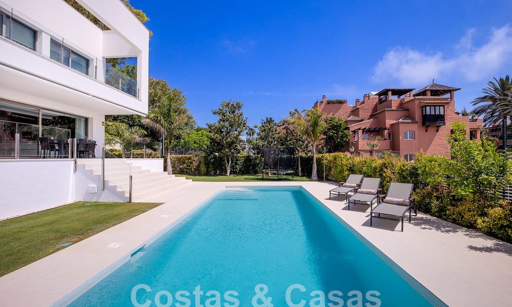 Move-in ready, modern luxury villa for sale within walking distance of the beach in a privileged area near Guadalmina Baja, Marbella - Estepona 53882