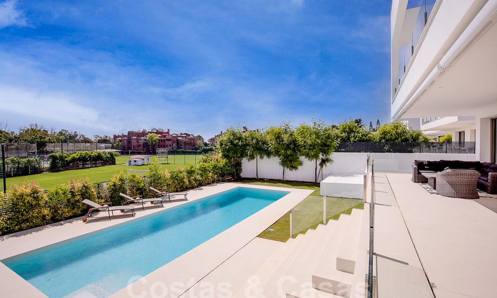 Move-in ready, modern luxury villa for sale within walking distance of the beach in a privileged area near Guadalmina Baja, Marbella - Estepona 53884