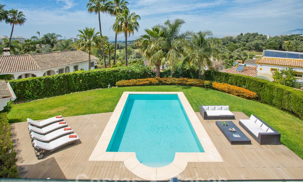 Contemporary luxury villa for sale with Mediterranean architecture east of Marbella centre 53323