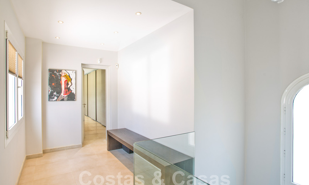 Contemporary luxury villa for sale with Mediterranean architecture east of Marbella centre 53327