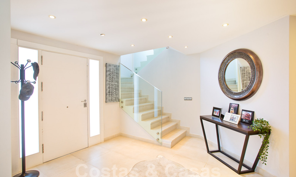 Contemporary luxury villa for sale with Mediterranean architecture east of Marbella centre 53328