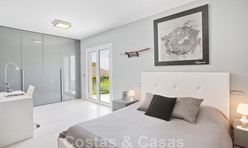 Contemporary luxury villa for sale with Mediterranean architecture east of Marbella centre 53338
