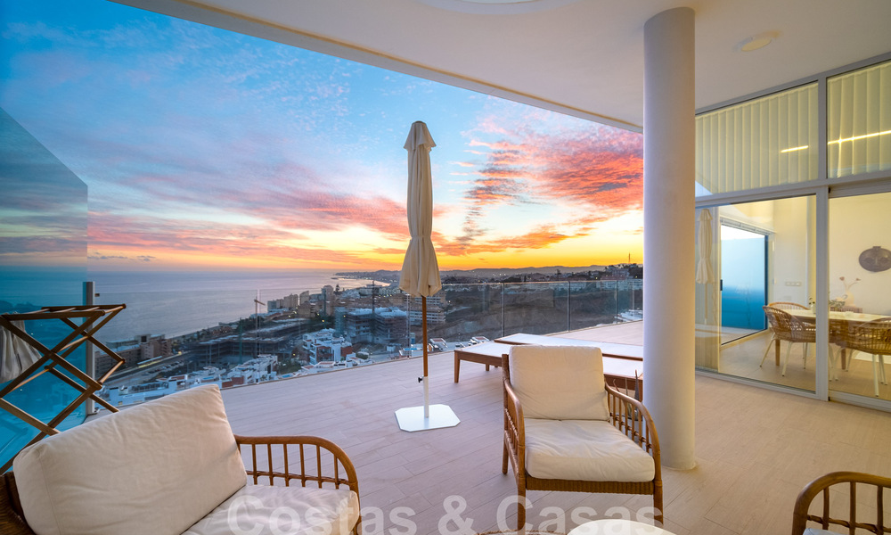 Contemporary penthouse for sale with outstanding sea views and within walking distance to the beach in Fuengirola - Benalmadena, Costa del Sol 54296