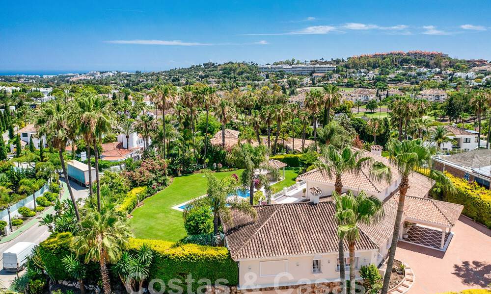 Mediterranean luxury villa for sale with 6 bedrooms in privileged golf surroundings in Nueva Andalucia's valley, Marbella 53164
