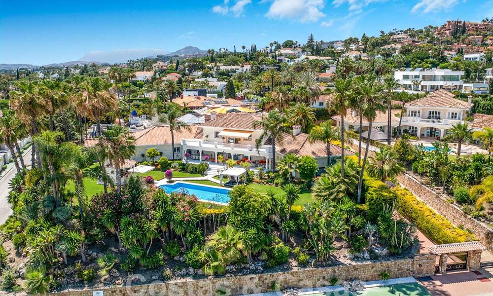 Mediterranean luxury villa for sale with 6 bedrooms in privileged golf surroundings in Nueva Andalucia's valley, Marbella 53165