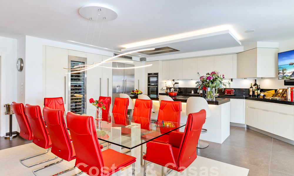 Mediterranean luxury villa for sale with 6 bedrooms in privileged golf surroundings in Nueva Andalucia's valley, Marbella 53214