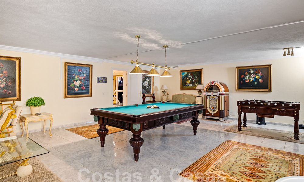 Mediterranean luxury villa for sale with 6 bedrooms in privileged golf surroundings in Nueva Andalucia's valley, Marbella 53227