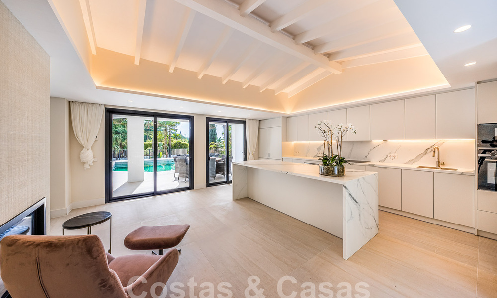 Spacious luxury villa for sale with a traditional architectural style located in a preferred residential area on the New Golden Mile, Marbella - Benahavis 55009