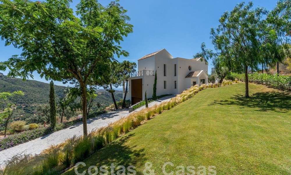 Luxury contemporary Andalusian-style villa for sale in fantastic, natural surroundings of Marbella - Benahavis 55223