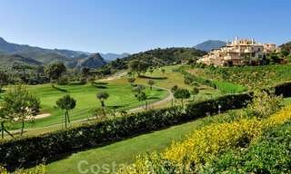 Luxurious duplex penthouse for sale in gated complex adjacent to golf course in Marbella - Benahavis 56076 