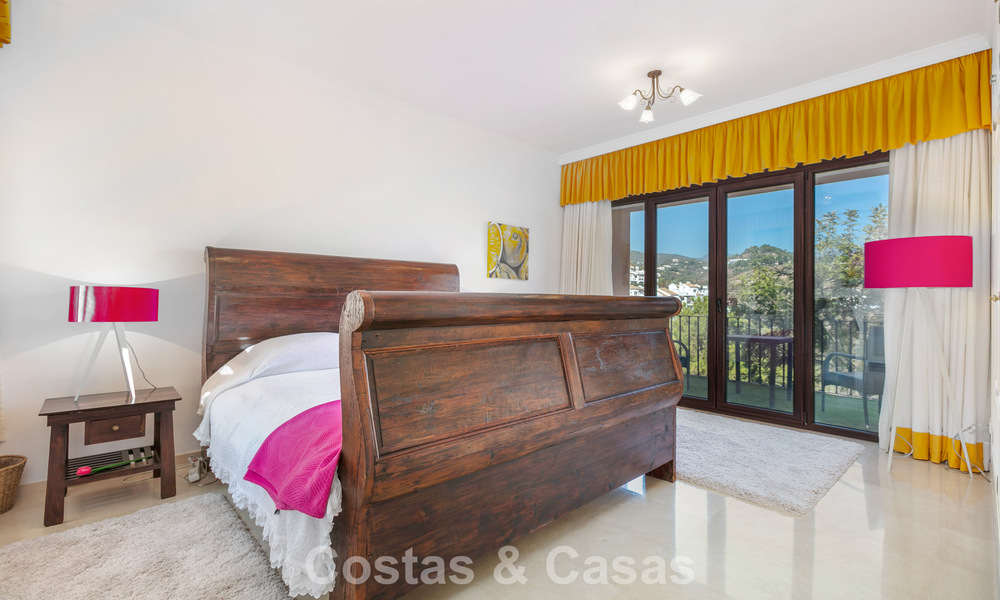 Prestigious luxury villa for sale in a classic Spanish style with sea views in La Quinta in Marbella - Benahavis 56526