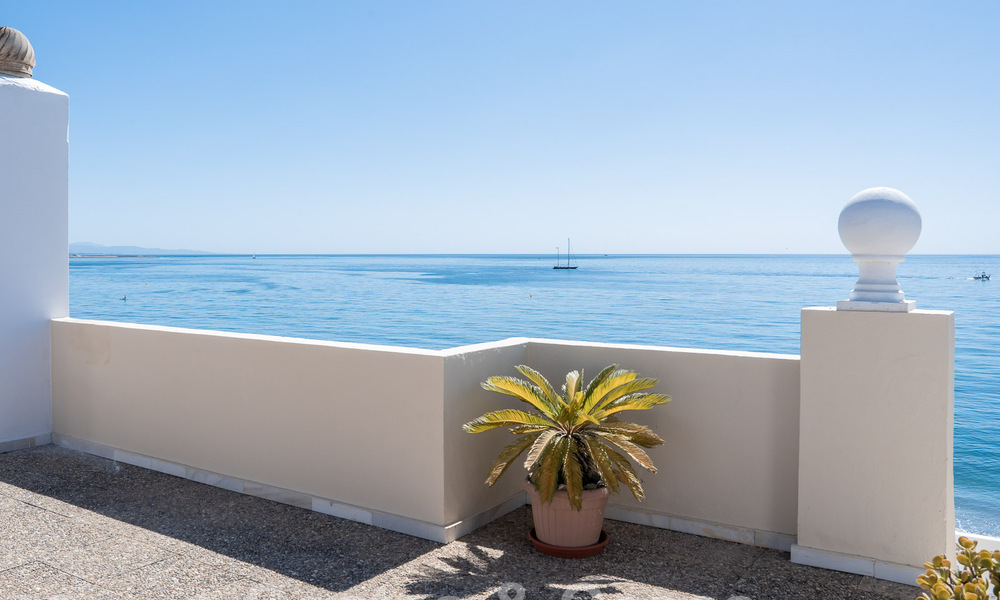 Stunning, frontline beach penthouse for sale with panoramic sea views just minutes from Estepona centre 56885