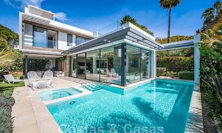 Sophisticated designer villa with 2 pools for sale, walking distance to the beach, Marbella centre and all amenities 58543