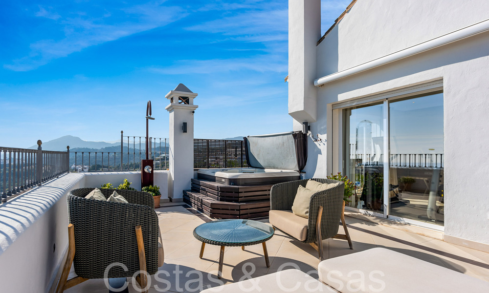 Penthouse for sale with panoramic sea views in the hills of Marbella - Benahavis 67387