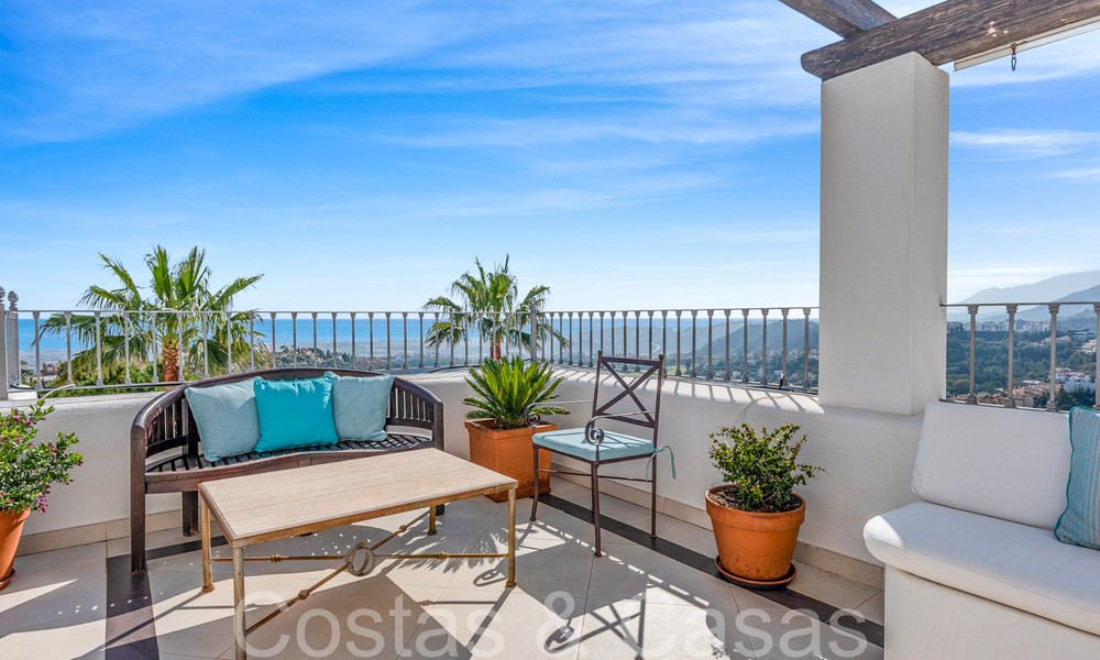 Penthouse for sale with panoramic sea views in the hills of Marbella - Benahavis 67402