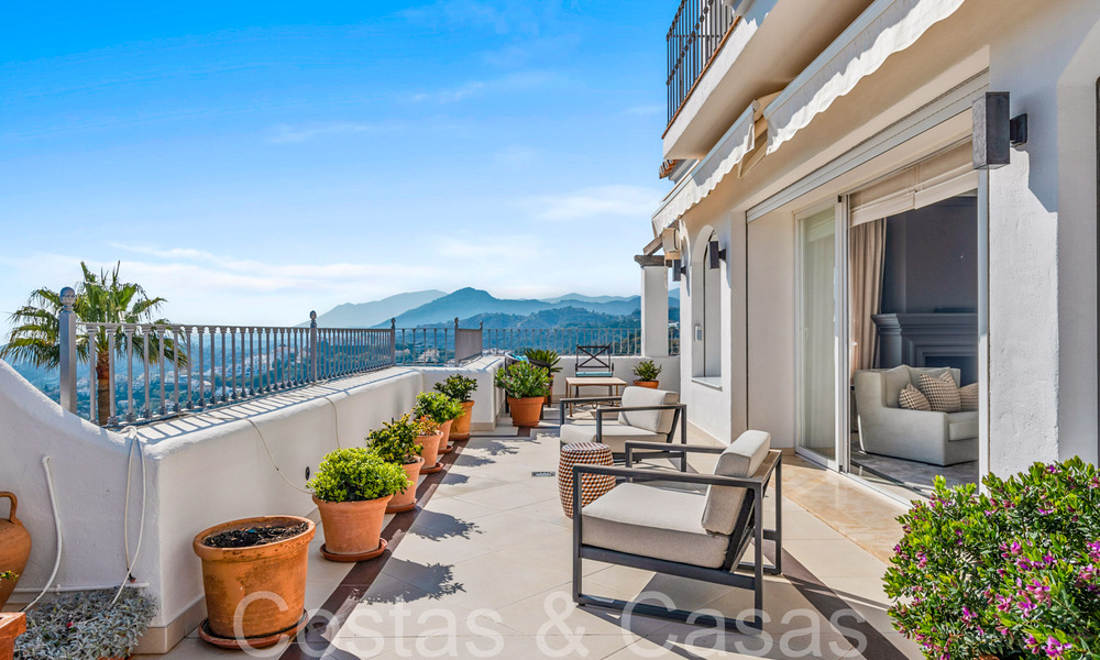 Penthouse for sale with panoramic sea views in the hills of Marbella - Benahavis 67404