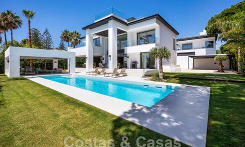 Modernist luxury villa for sale a stone's throw from the beach and all amenities, with sea view in San Pedro, Marbella 58680