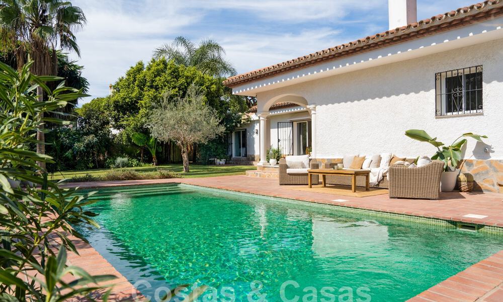 Traditional single storey villa for sale, beachside on the New Golden Mile, Marbella - Estepona 58877