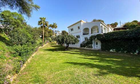 Spanish villa for sale with large garden close to amenities in East Marbella 58910