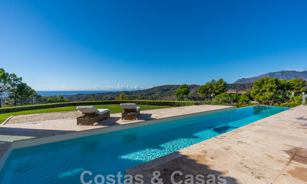 Stately Mediterranean-style luxury villa for sale with stunning panoramic sea views in Marbella - Benahavis 59822