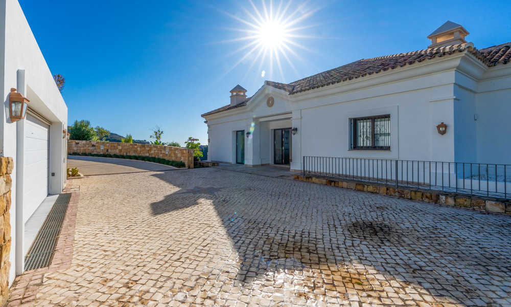 Stately Mediterranean-style luxury villa for sale with stunning panoramic sea views in Marbella - Benahavis 59828