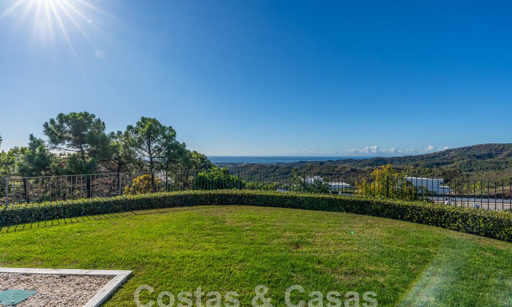 Stately Mediterranean-style luxury villa for sale with stunning panoramic sea views in Marbella - Benahavis 59888