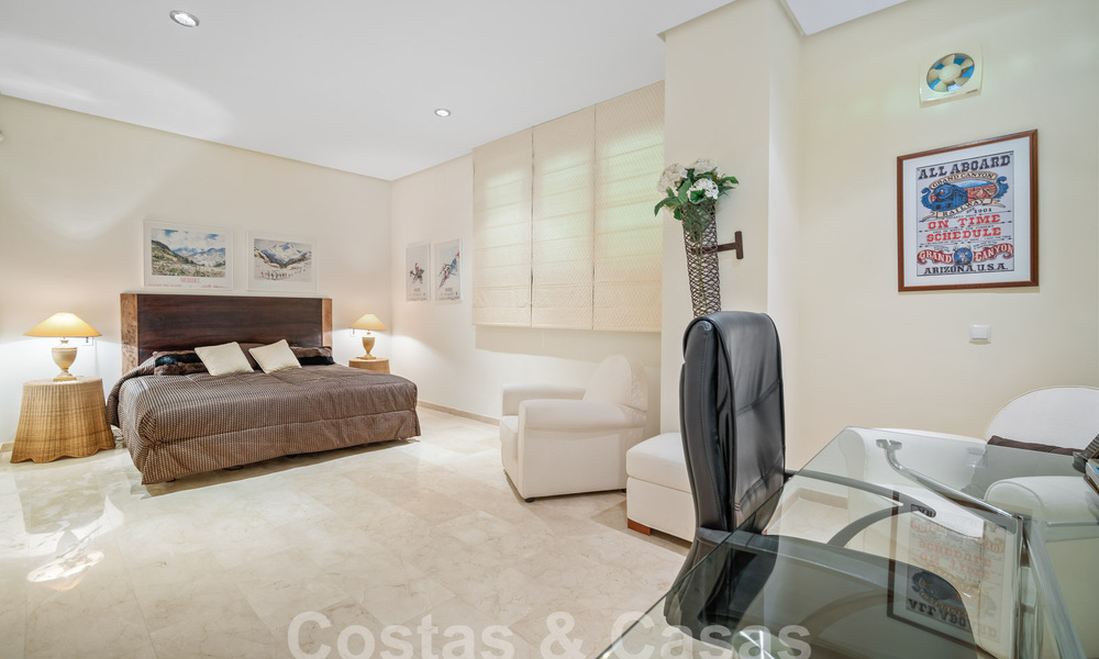 Spacious luxury villa for sale adjacent to prime golf course in La Quinta golf resort, Benahavis - Marbella 59770