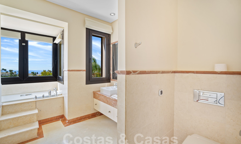 Spacious luxury villa for sale adjacent to prime golf course in La Quinta golf resort, Benahavis - Marbella 59779