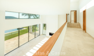 Contemporary luxury villa for sale in a first-line golf resort on the Costa del Sol 60435 
