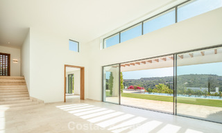 Contemporary luxury villa for sale in a first-line golf resort on the Costa del Sol 60438 