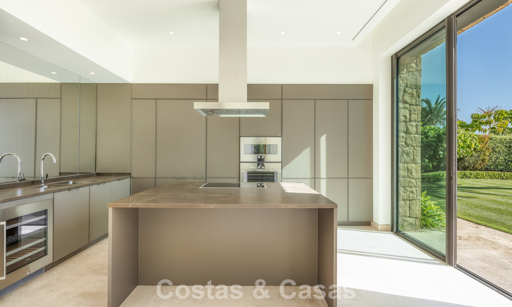 Contemporary luxury villa for sale in a first-line golf resort on the Costa del Sol 60440