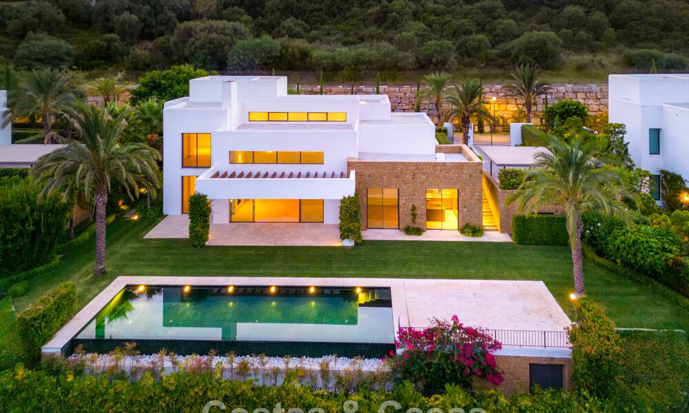 Contemporary luxury villa for sale in a first-line golf resort on the Costa del Sol 60452