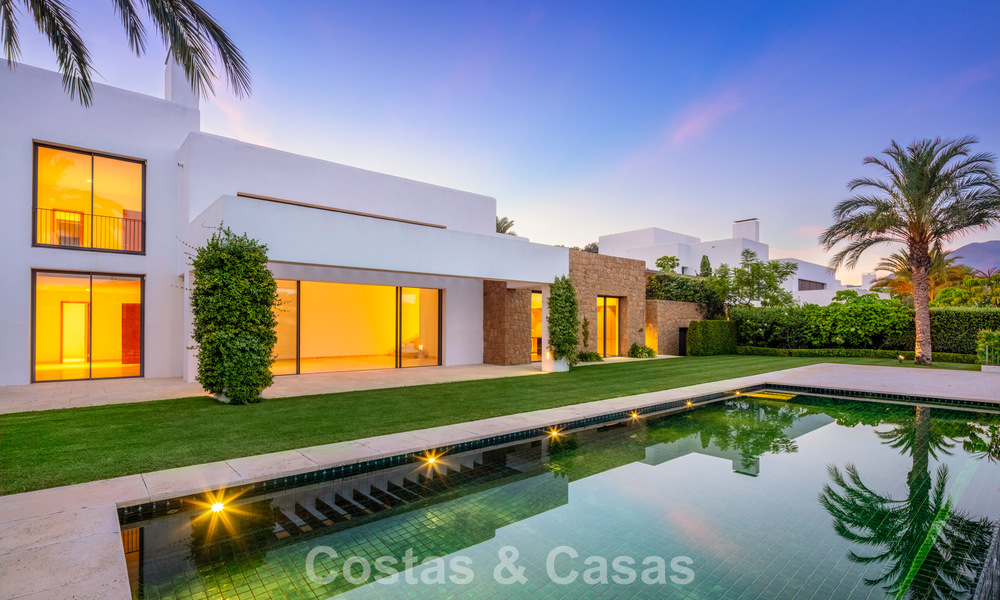 Contemporary luxury villa for sale in a first-line golf resort on the Costa del Sol 60456