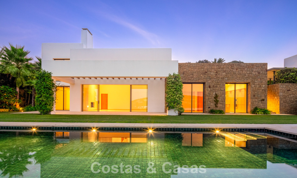 Contemporary luxury villa for sale in a first-line golf resort on the Costa del Sol 60457