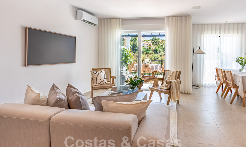 Contemporary renovated penthouse for sale with spacious terrace and sea views in La Quinta golf resort, Benahavis - Marbella 60618
