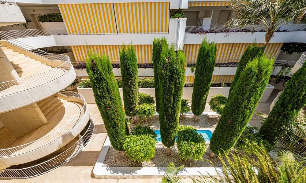 Luxurious apartment for sale with panoramic sea views in a gated urbanization on the Golden Mile, Marbella 61728
