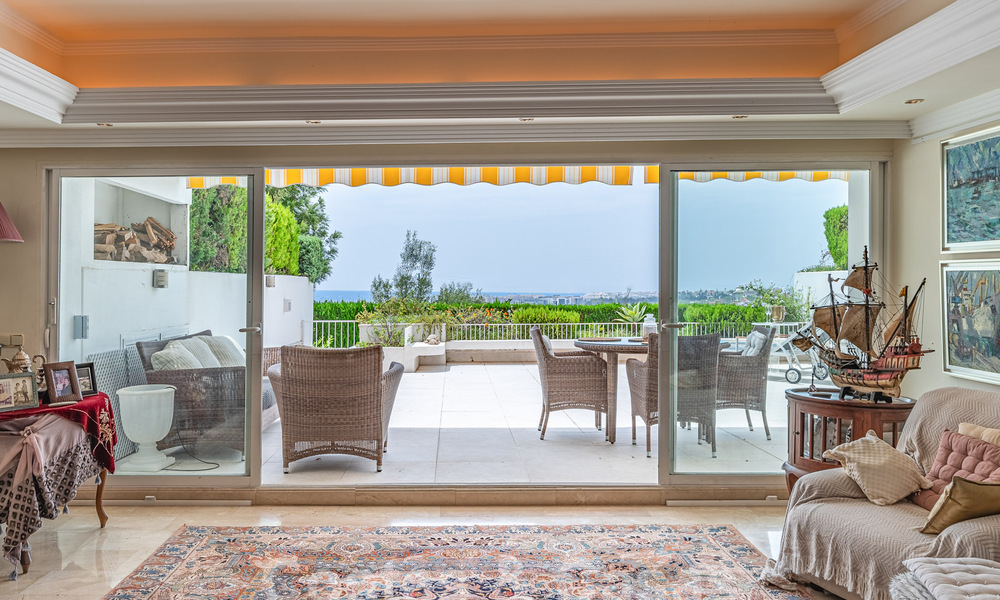 Luxurious apartment for sale with panoramic sea views in a gated urbanization on the Golden Mile, Marbella 61757
