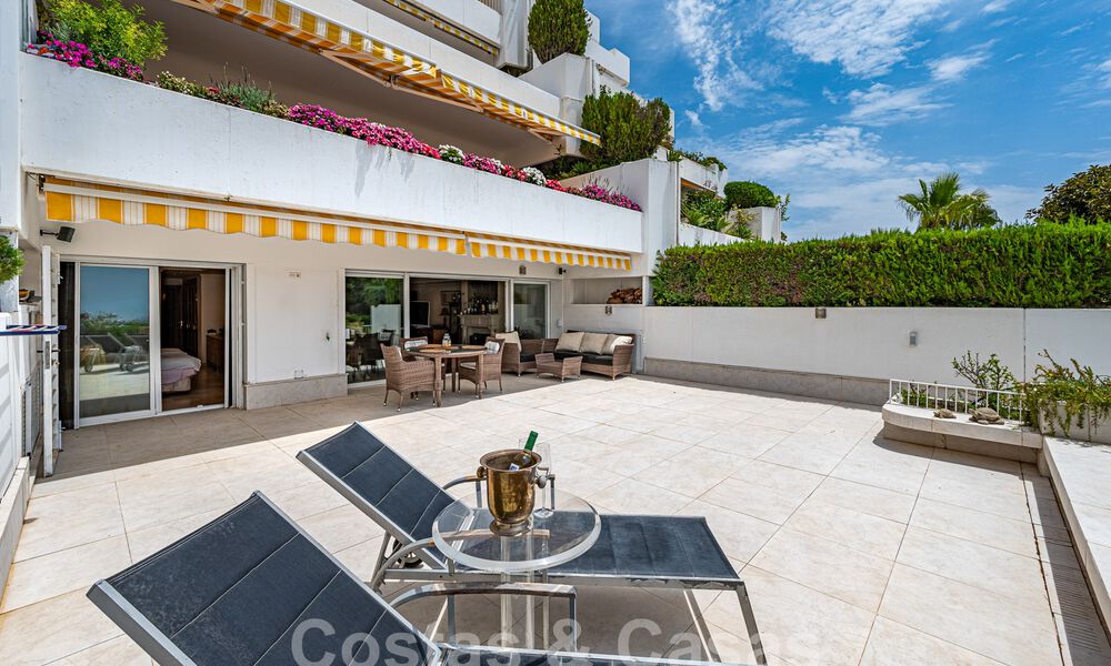 Luxurious apartment for sale with panoramic sea views in a gated urbanization on the Golden Mile, Marbella 61761