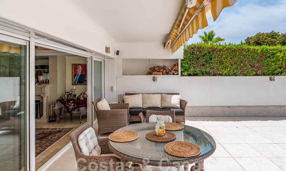 Luxurious apartment for sale with panoramic sea views in a gated urbanization on the Golden Mile, Marbella 61762