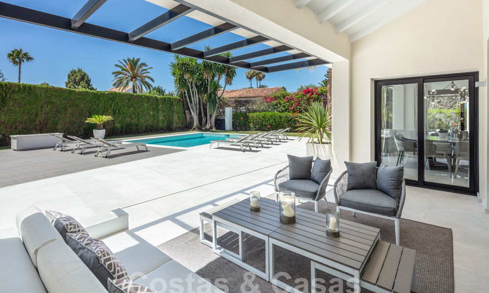 Modern, Mediterranean luxury villa for sale in a sought-after beach urbanisation in San Pedro, Marbella 62059
