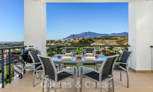 Spacious, modern apartment for sale with panoramic golf and sea views in a five-star golf resort in Benahavis - Marbella 62319
