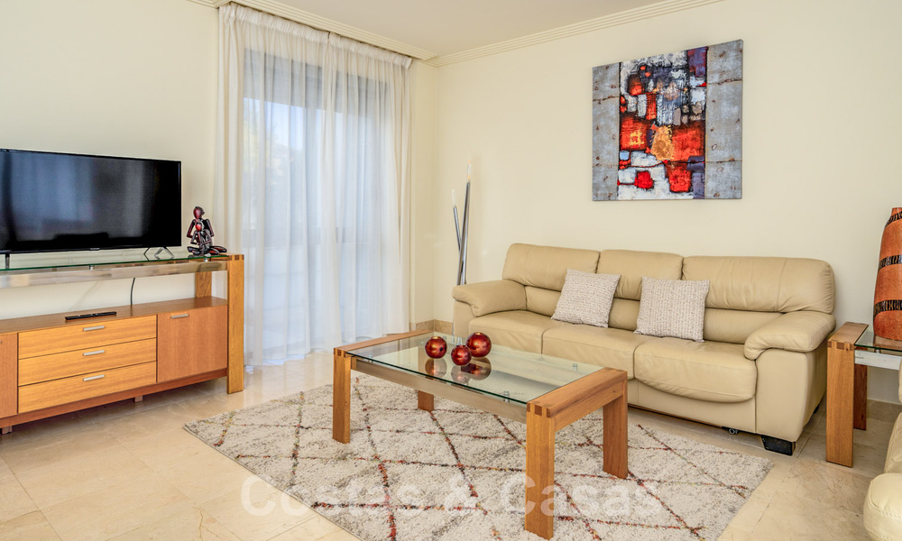 Move-in ready apartment for sale with sweeping views of the golf and sea in a golf resort in Benahavis - Marbella 62353