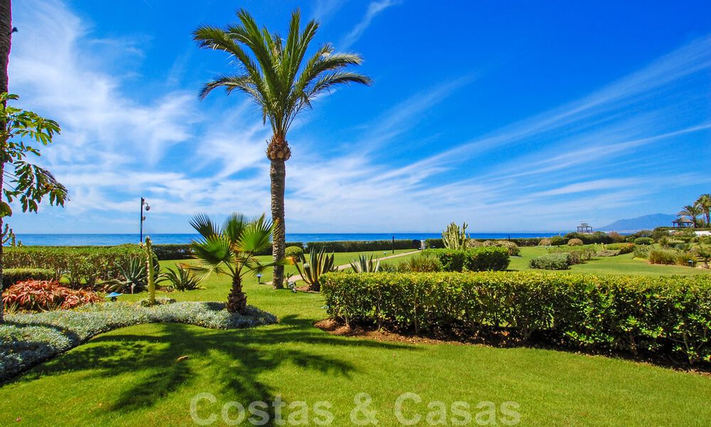 Quality renovated, huge penthouse for sale in frontline beach complex east of Marbella centre 63077