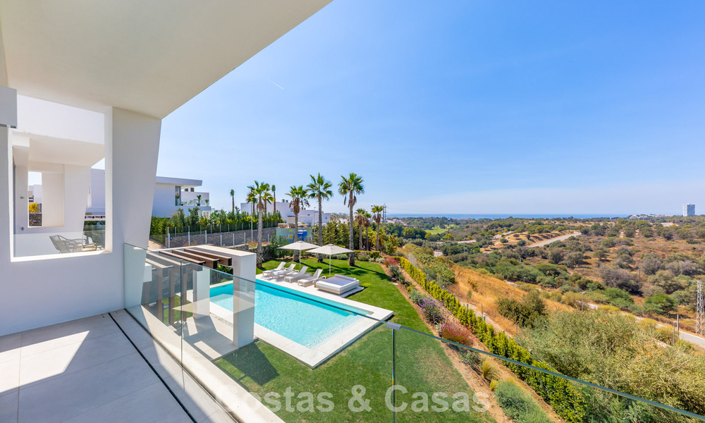 Modernist villa with sleek design and stunning sea views for sale in gated golf community in East Marbella 63587
