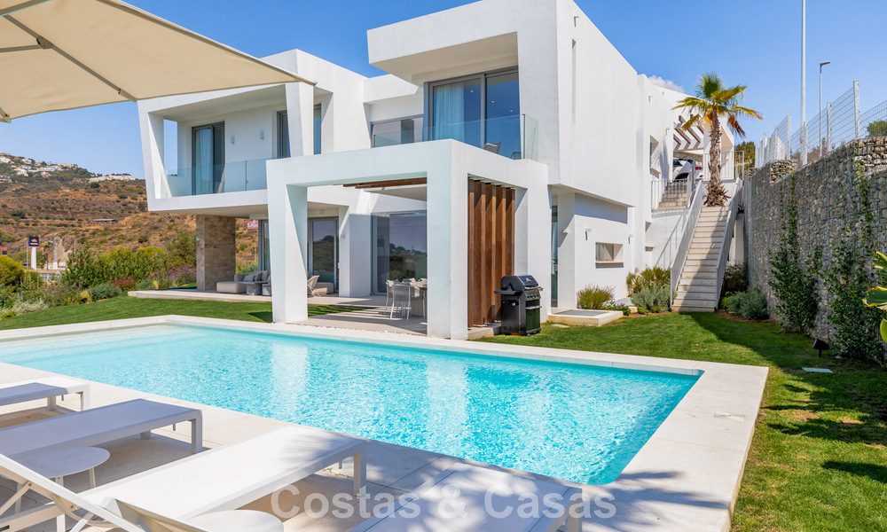 Modernist villa with sleek design and stunning sea views for sale in gated golf community in East Marbella 63596